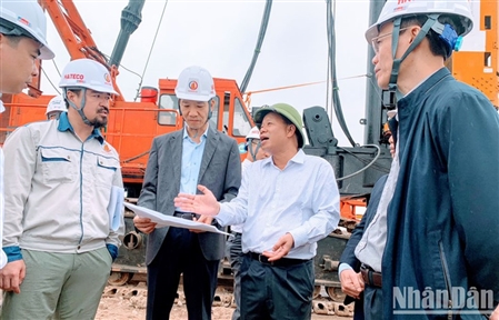 Expeditiously construct berths 5 and 6 of Hai Phong international gateway port into operation before the first quarter of 2025